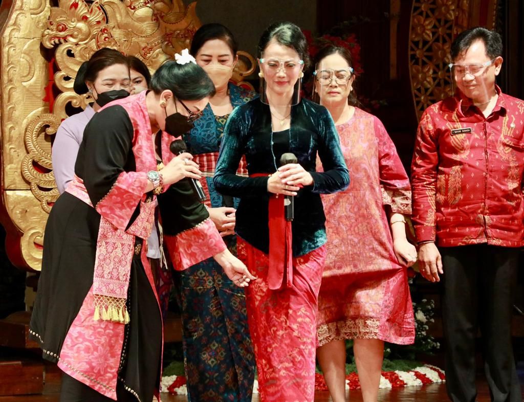 podiumnews.com-Lewat Fashion Show, ASN Pemprov Ikut Bangkitkan Industri IKM 